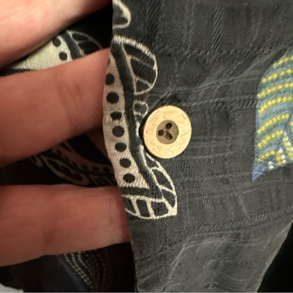 Tommy Bahama 100% Silk Hawaiian Shirt - Picture 7 of 9